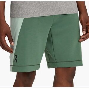 Run On Clouds movement shorts in excellent condition size L